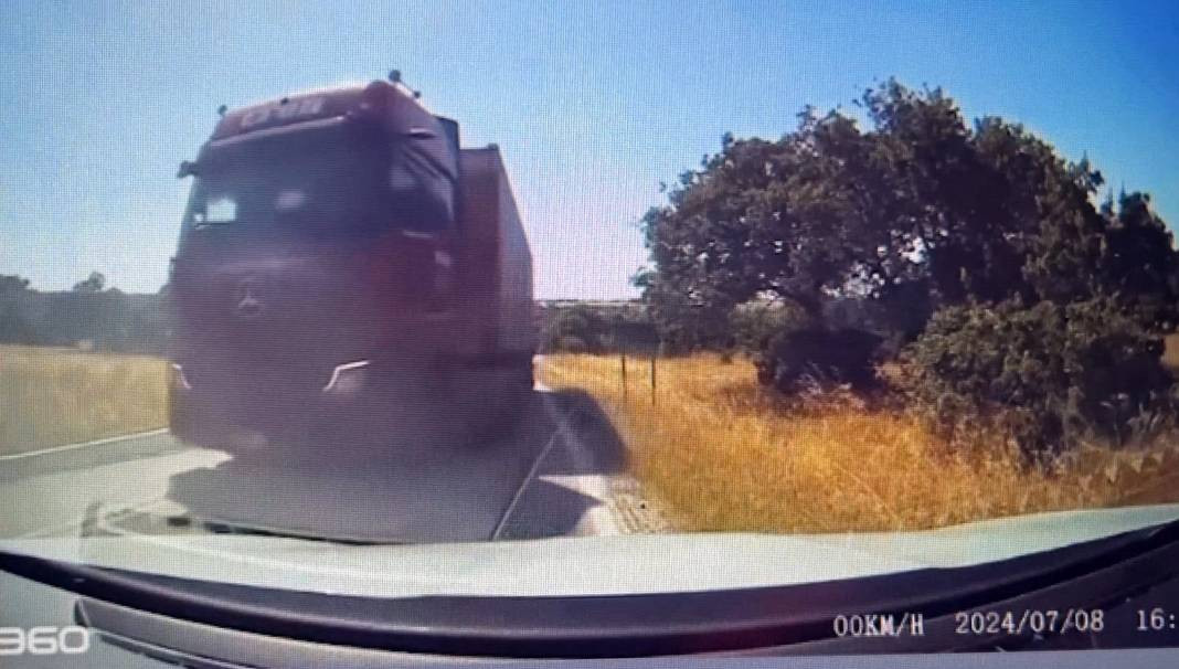 Edirne'de TIR trafik canavarlığı yaptı - Resim: 5